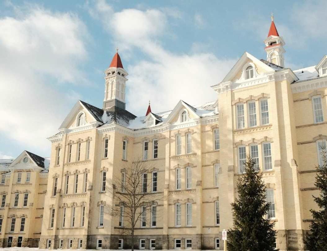 Condo On State Hospital Grounds! Traverse City Exteriér fotografie